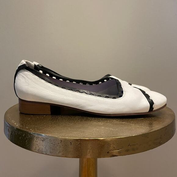 Everybody by BZ Moda 7M (EU 37) Leather Flats | Rare White & Black Scalloped Vtg - Picture 1 of 10